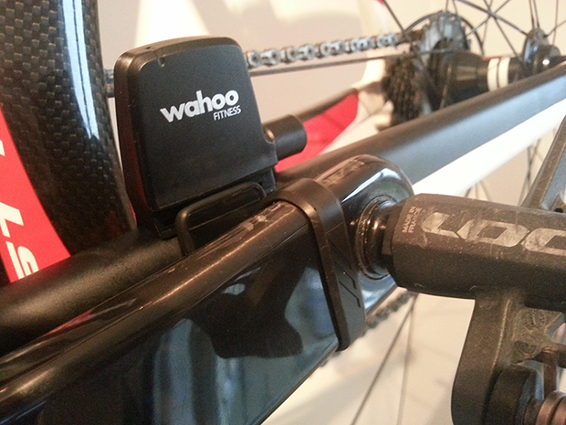 installing wahoo cadence sensor